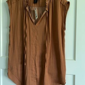 NWT Brown sleeveless blouse size small